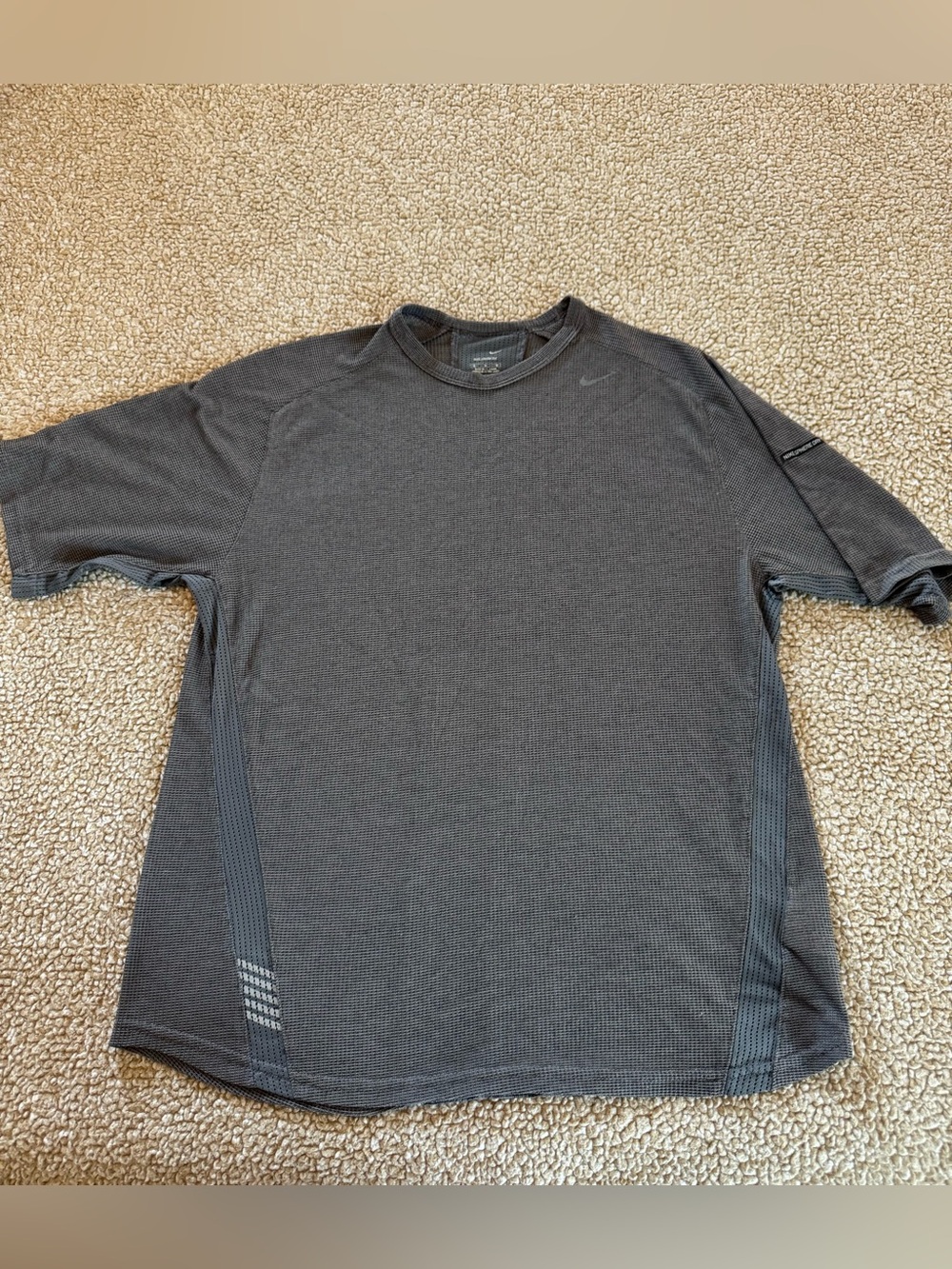 Nike Sphere Dry Performance Shirt Men’s M Gray Short Sleeve Athletic